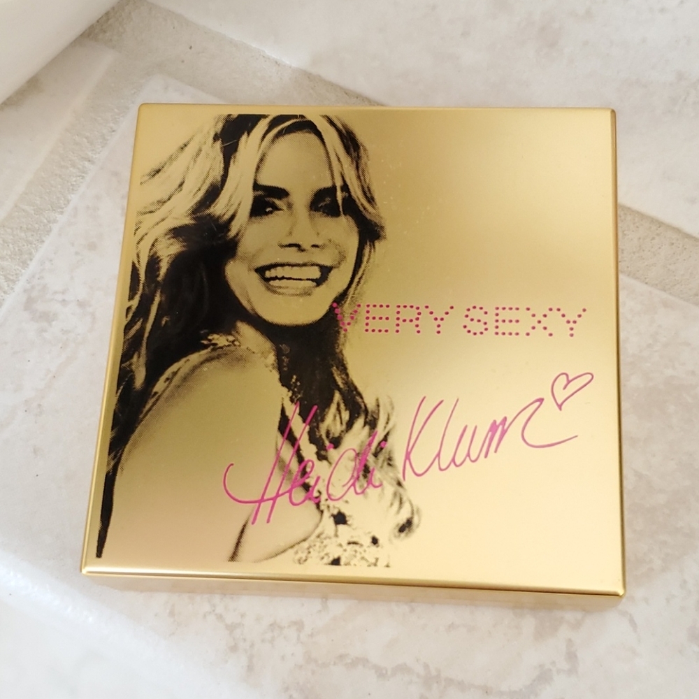💕❤️ VICTORIA'S SECRET HEIDI KLUM MOSAIC EYE SHADOW ❤️💕
